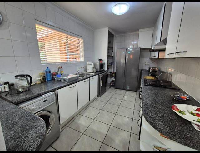 3 BEDROOM TOWNHOUSE FOR SALE IN GLENVISTA